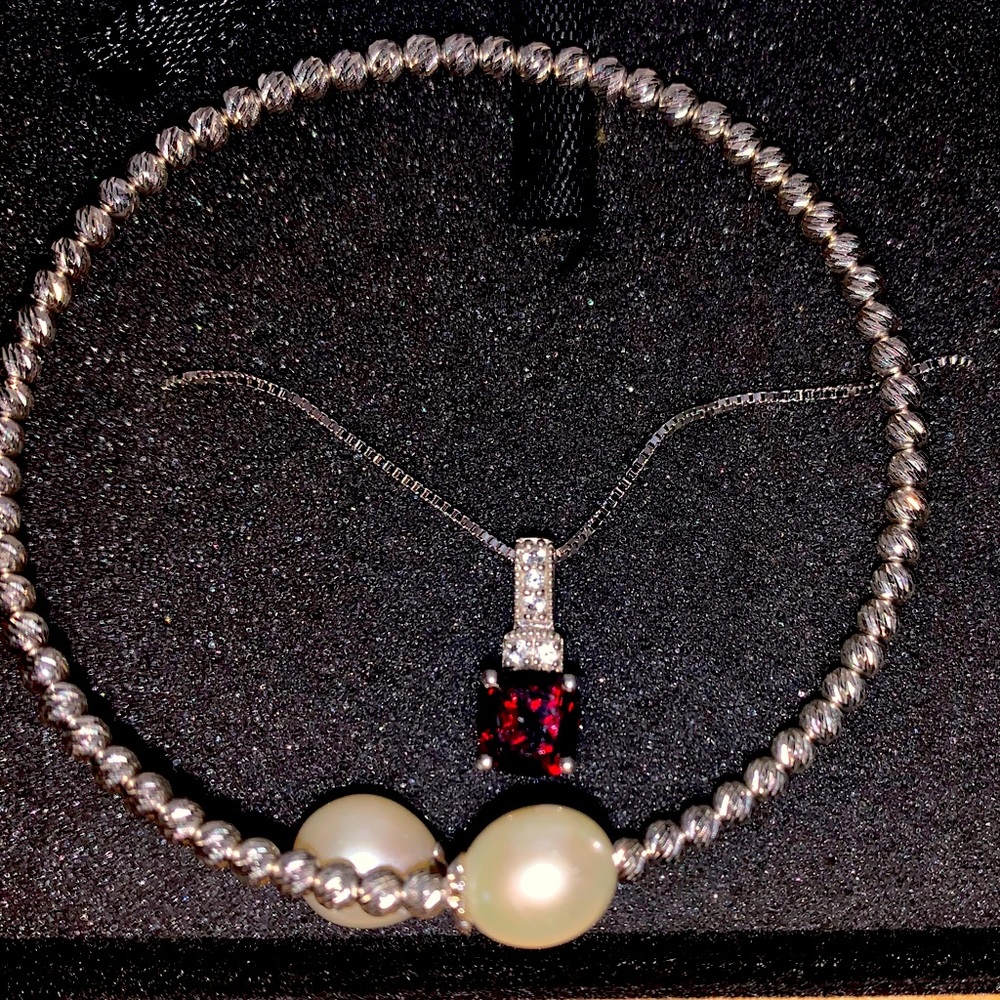 Pearl bracelet with garnet pendant necklace